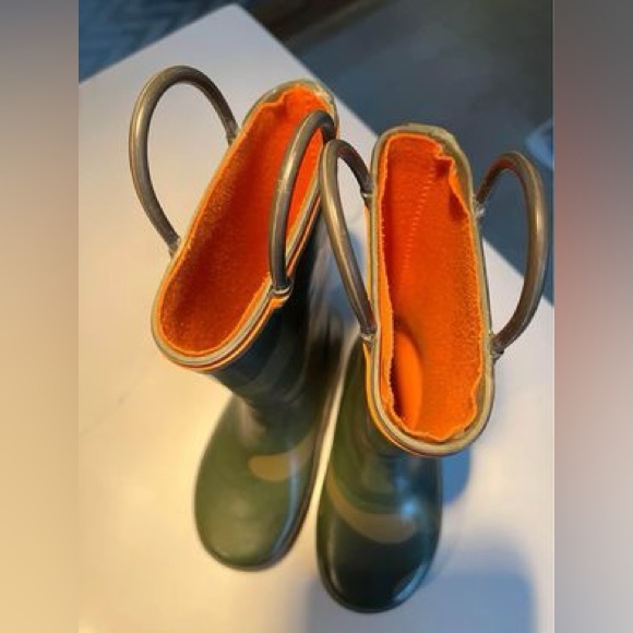 little boys size 8 rain boots.  Carters brand camo boots. - Picture 10 of 12